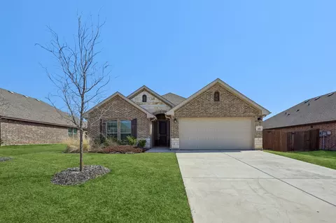 212 Magnolia Dr, Azle, TX 76020