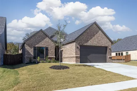 903 Boston Ln, River Oaks, TX 76114