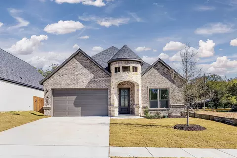 902 Boston Ln, River Oaks, TX 76114