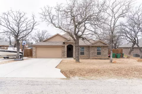 207 Shady Oaks Dr, Runaway Bay, TX 76426