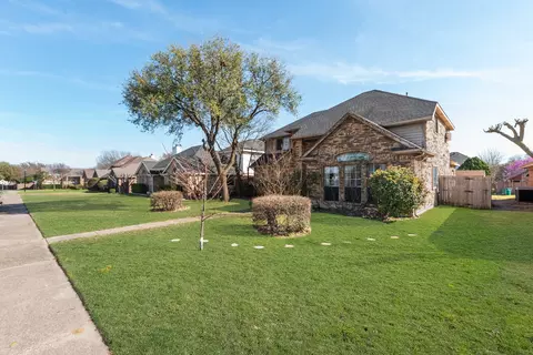 608 Fuller Dr, Cedar Hill, TX 75104