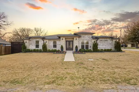 104 N 4th St, Trenton, TX 75490