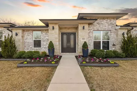 104 N 4th St, Trenton, TX 75490