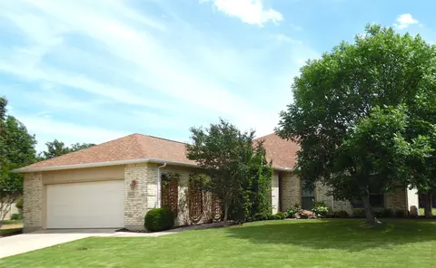 8925 Crestview Dr, Denton, TX 76207