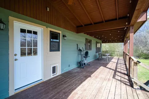Exterior - 101 Taylor St, Como, TX 75431 photo 7 of 9