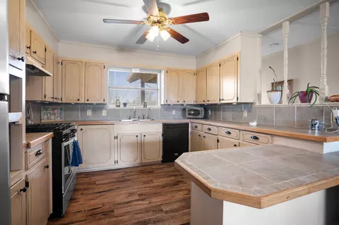 Kitchen - 101 Taylor St, Como, TX 75431 photo 1 of 3