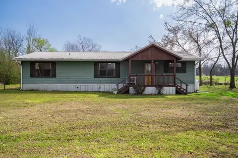 Exterior - 101 Taylor St, Como, TX 75431 photo 2 of 9