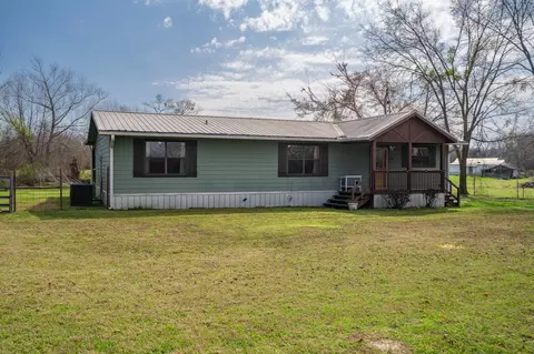 Exterior - 101 Taylor St, Como, TX 75431 photo 4 of 9