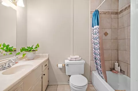 Bath - 101 Taylor St, Como, TX 75431 photo 1 of 2
