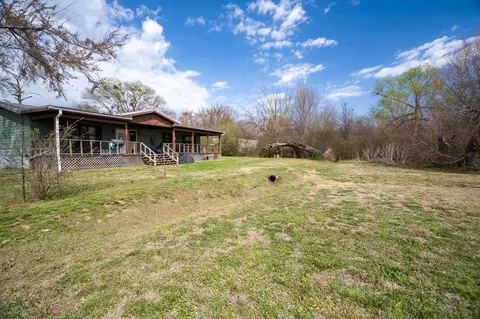 Exterior - 101 Taylor St, Como, TX 75431 photo 8 of 9