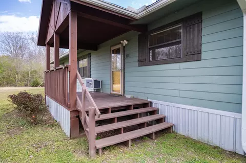 Exterior - 101 Taylor St, Como, TX 75431 photo 5 of 9