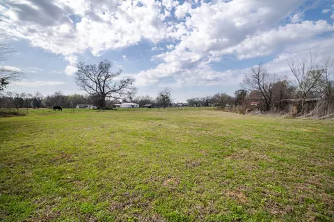 Exterior - 101 Taylor St, Como, TX 75431 photo 9 of 9
