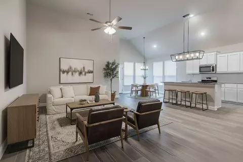 600 Hogan Dr, Denton, TX 76210