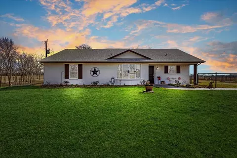 698 Hackberry, Van Alstyne, TX 75495