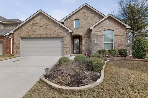 8729 James Dr, Lantana, TX 76226