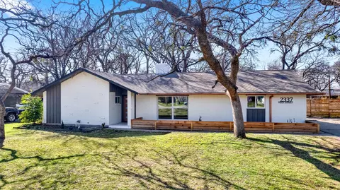 2337 Vega St, Grand Prairie, TX 75050