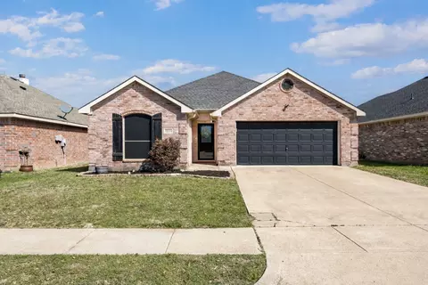 12233 Hunters Knoll Dr, Burleson, TX 76028
