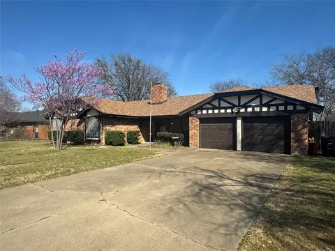 202 Westmeadow Dr, Cleburne, TX 76033