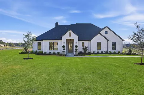 2008 Forest Bridge Dr, Azle, TX 76020