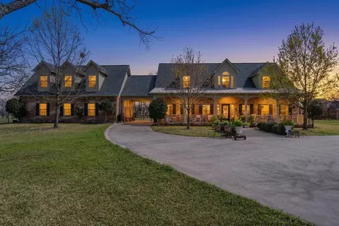 9001 Sawgrass Ct, Granbury, TX 76049