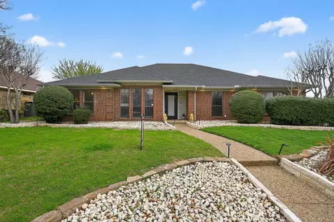 2307 Honeysuckle Dr, Richardson, TX 75082