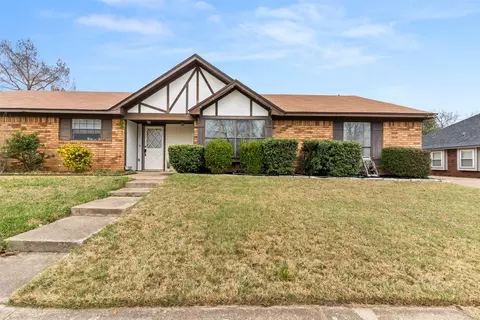 2337 Dalewood Ln, Bedford, TX 76022