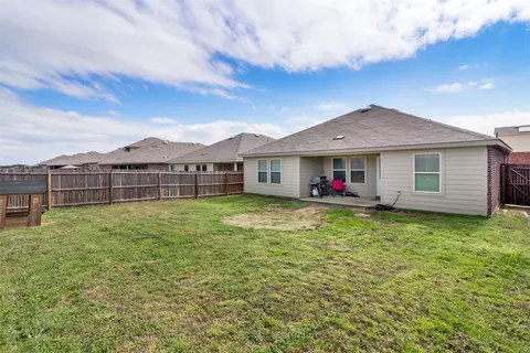 Exterior - 400 Evers Way, Denton, TX 76207 photo 3 of 3