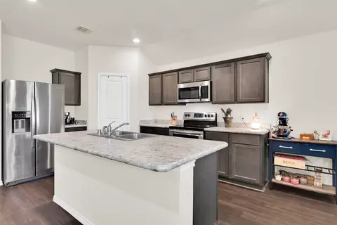 Kitchen - 400 Evers Way, Denton, TX 76207 photo 3 of 4