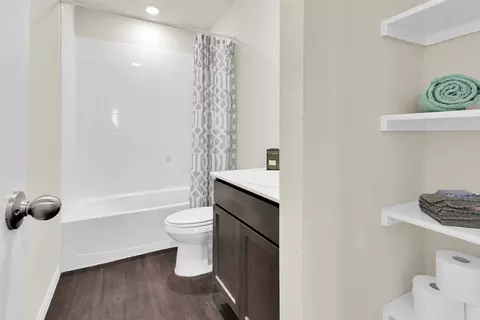 Bath - 400 Evers Way, Denton, TX 76207 photo 1 of 1