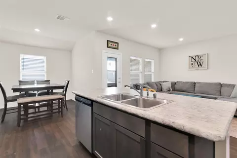 Kitchen - 400 Evers Way, Denton, TX 76207 photo 4 of 4