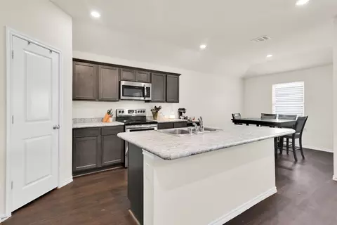 Kitchen - 400 Evers Way, Denton, TX 76207 photo 2 of 4