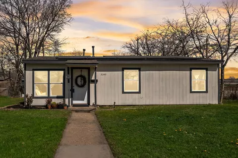 2345 Brothers St, Fort Worth, TX 76106
