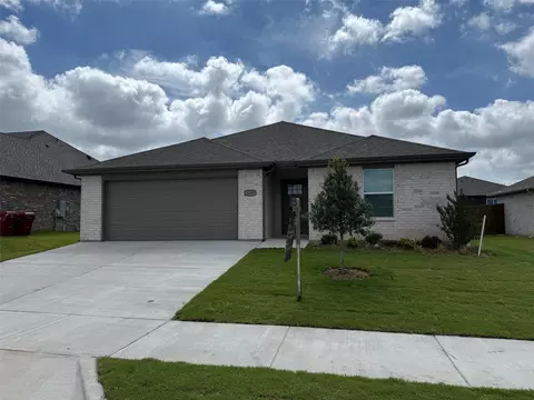 1819 Boxwood Dr, Sherman, TX 75092