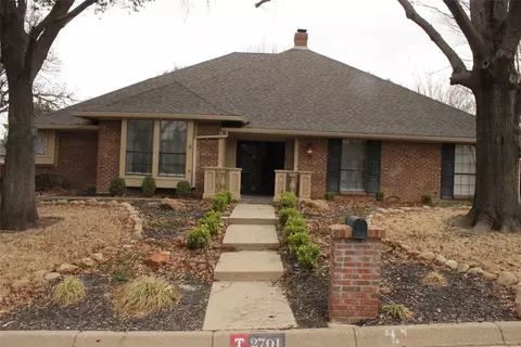 2701 Shadow Dr W, Arlington, TX 76006