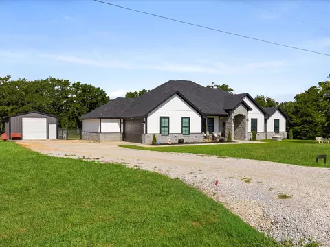 117 Coyote Cave Ln, Alvord, TX 76225