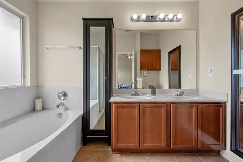 Bath - 10204 Marigold Rd, Waco, TX 76708 photo 1 of 2