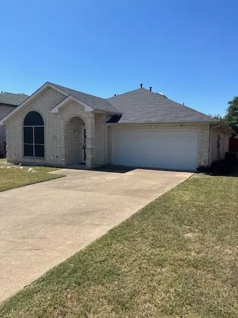 831 Parkside Dr, Cedar Hill, TX 75104
