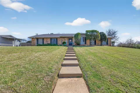 209 Colonial Cir, Athens, TX 75751
