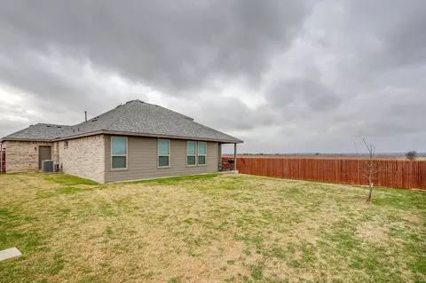 Exterior - 1824 Millbrae Rd, Cleburne, TX 76033 photo 6 of 8