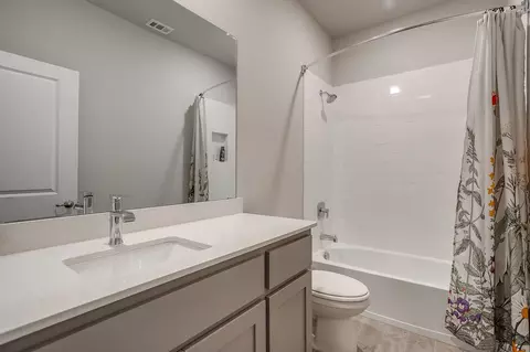 Bath - 1824 Millbrae Rd, Cleburne, TX 76033 photo 4 of 4