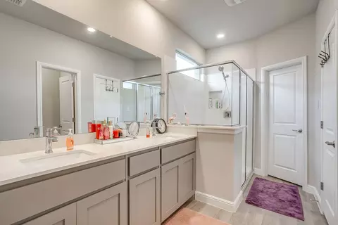 Bath - 1824 Millbrae Rd, Cleburne, TX 76033 photo 2 of 4