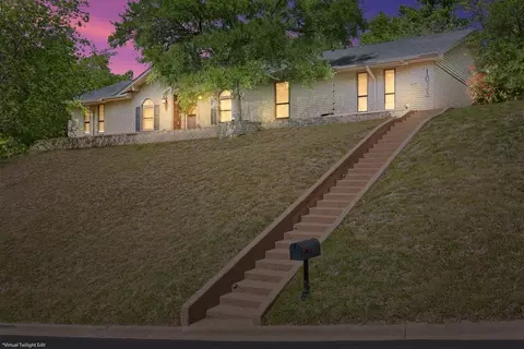 1033 Wedgewood Dr, Woodway, TX 76712