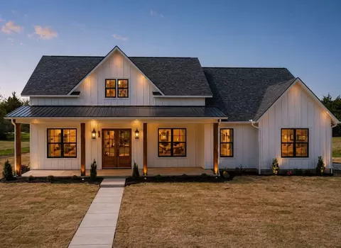 75 W Elmwood Dr, Mount Vernon, TX 75457