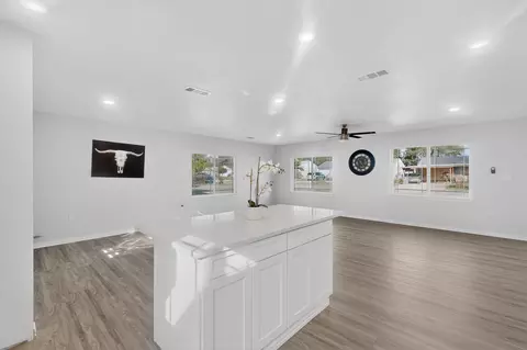 4540 Western Oaks Dr, Dallas, TX 75211