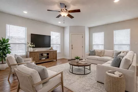 4912 Ridglea Hills Ct, Fort Worth, TX 76116