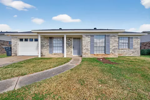 1521 Holiday Pl, Bossier City, LA 71112