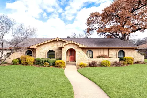 2405 Perryland Dr, Arlington, TX 76013