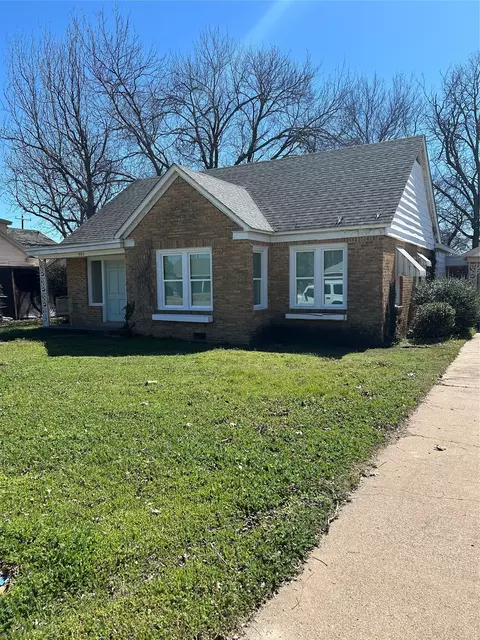 903 W Main St, Olney, TX 76374