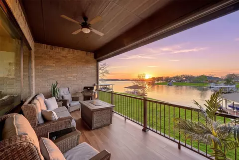 101 Manito Cv, Lake Kiowa, TX 76240