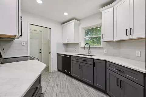 2417 Meadow Ct, Bedford, TX 76021